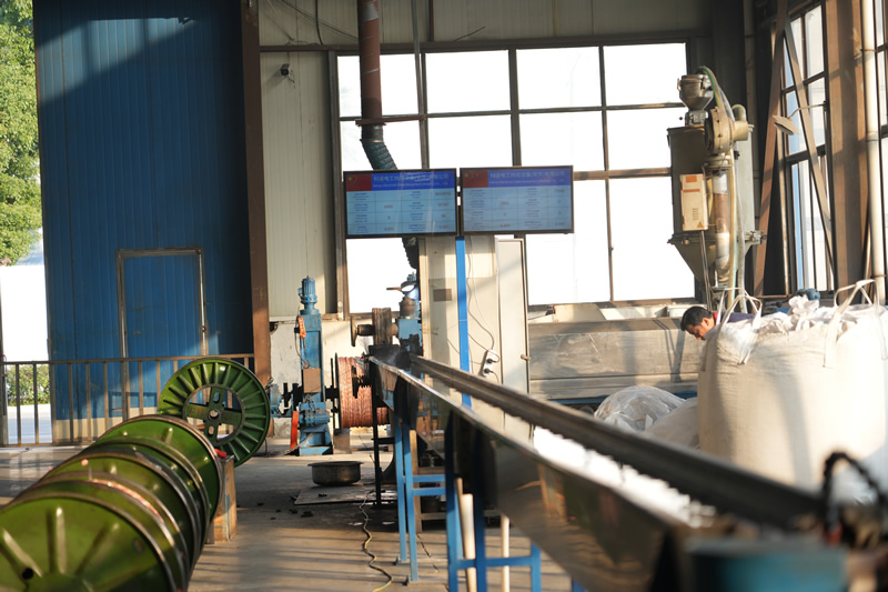 ���³���