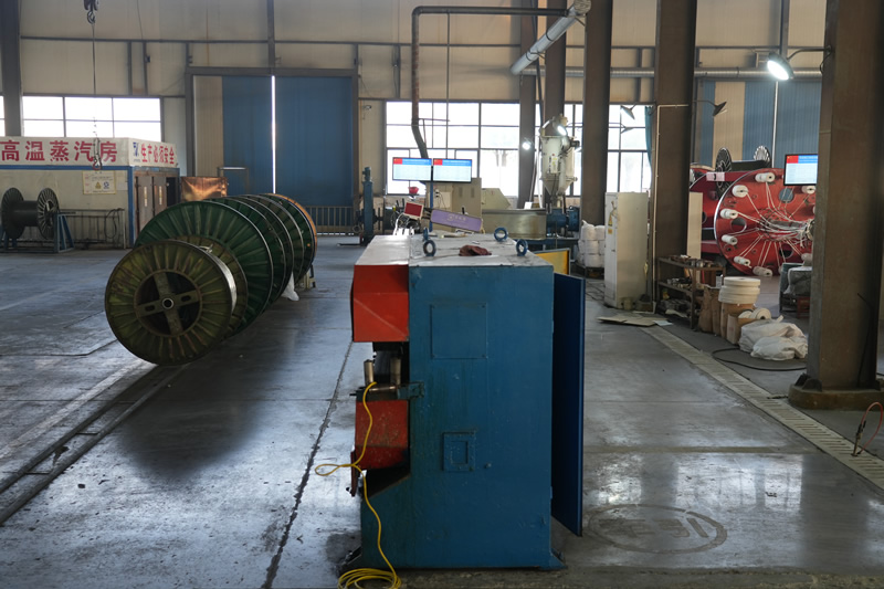 ���³���