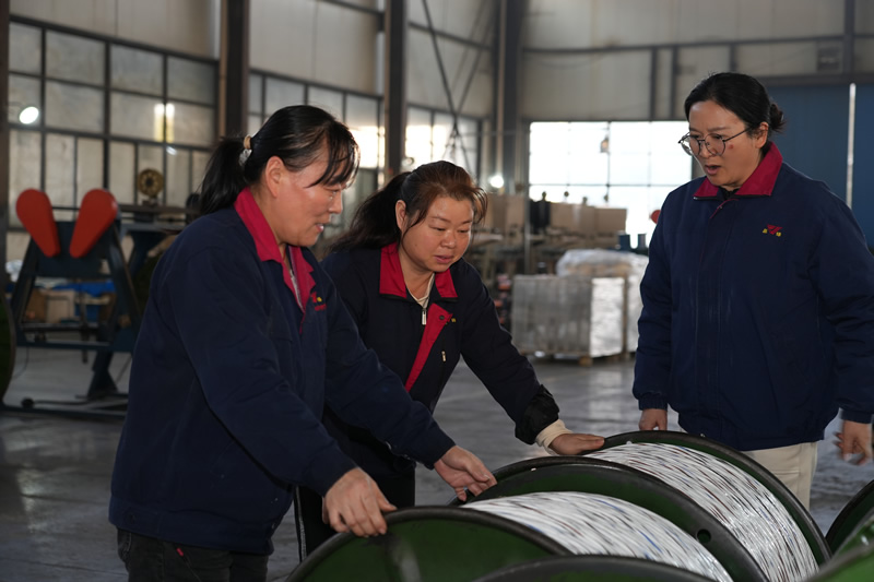 ���³���